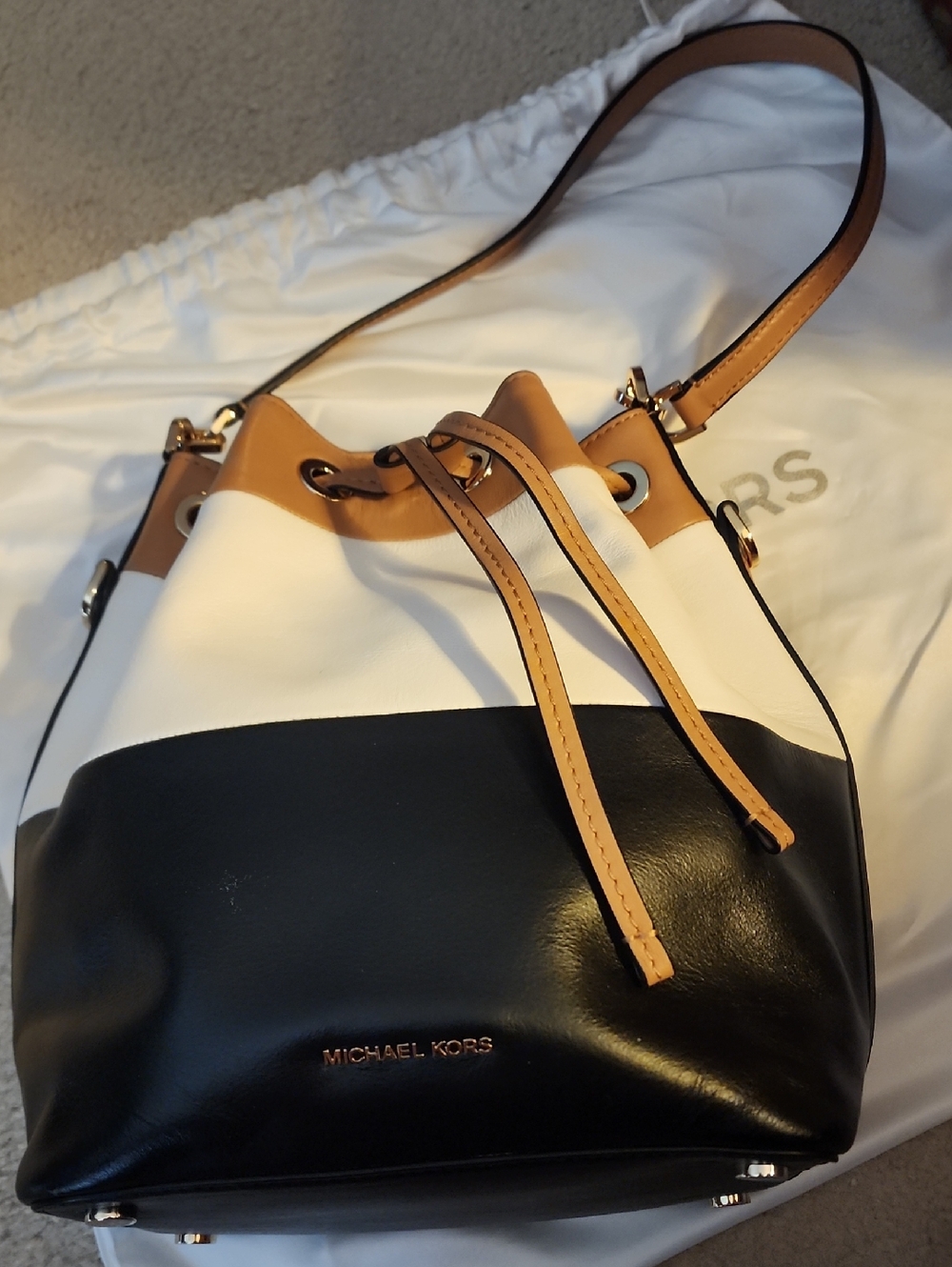 MICHAEL KORS Tri-Color Leather Drawstring Bucket Bag - Black/White/Tan
